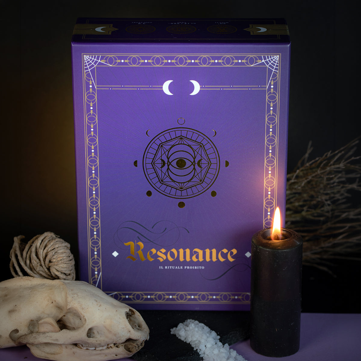 Copertina di Resonance, gioco di carte di magia nera in edizione italiana Mana Project Studio